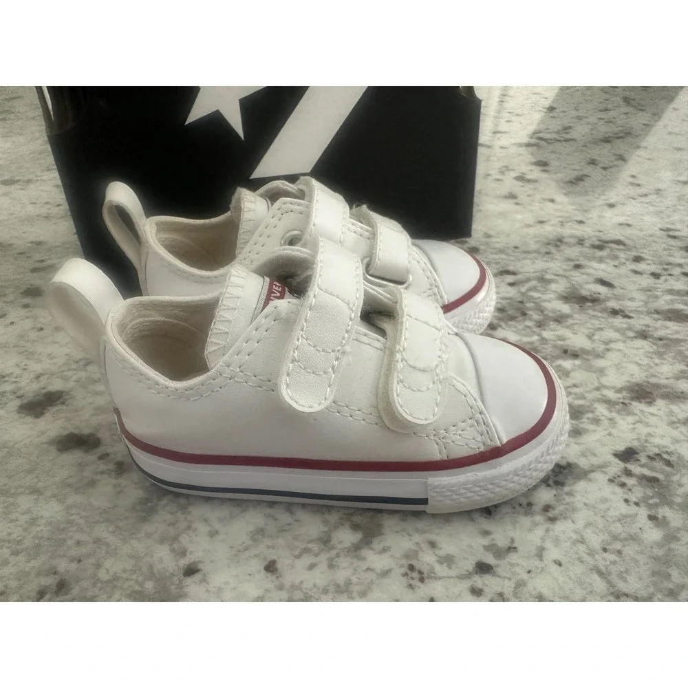 NIB Converse white leather infant shoes sz 4